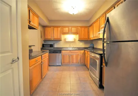2813 Oakside Dr, Bryan, TX 77802 photo 10