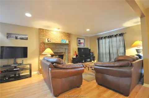 2813 Oakside Dr, Bryan, TX 77802 photo 5