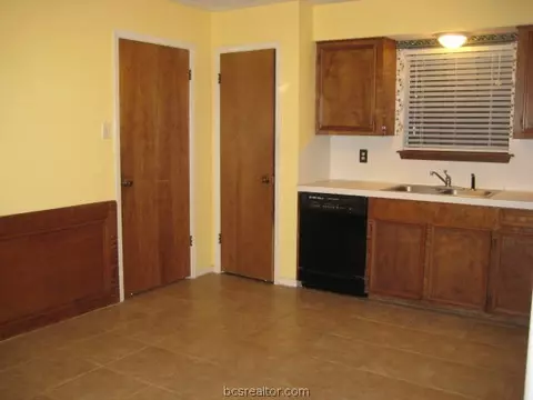 4422 Meadowbrook Dr, Bryan, TX 77802 photo 7