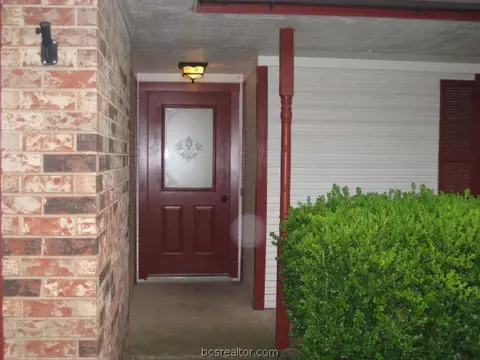 4422 Meadowbrook Dr, Bryan, TX 77802 photo 2