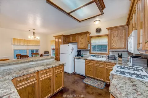 1814 White Stone Dr, Bryan, TX 77807 photo 5