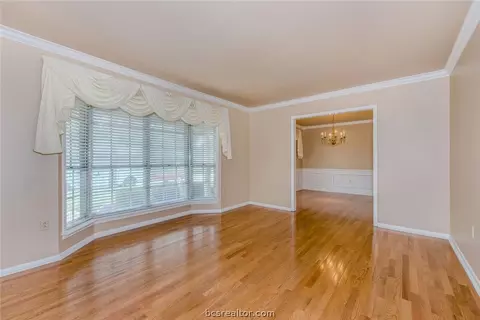 3403 Spring Ln, Bryan, TX 77802 photo 4