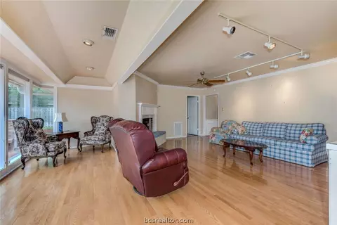 3403 Spring Ln, Bryan, TX 77802 photo 8