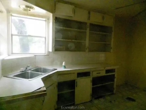605 E 24th St, Bryan, TX 77803 photo 8