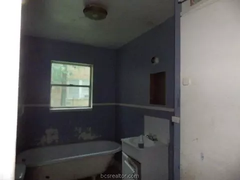 605 E 24th St, Bryan, TX 77803 photo 13