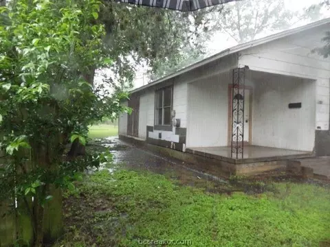 605 E 24th St, Bryan, TX 77803 photo 1