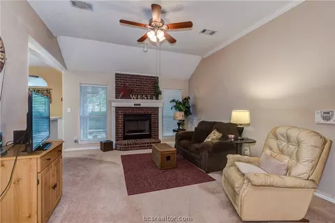 910 E 27th St, Bryan, TX 77803 photo 6