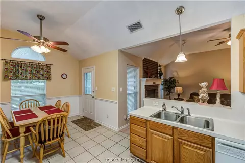 910 E 27th St, Bryan, TX 77803 photo 11