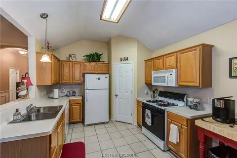 910 E 27th St, Bryan, TX 77803 photo 10