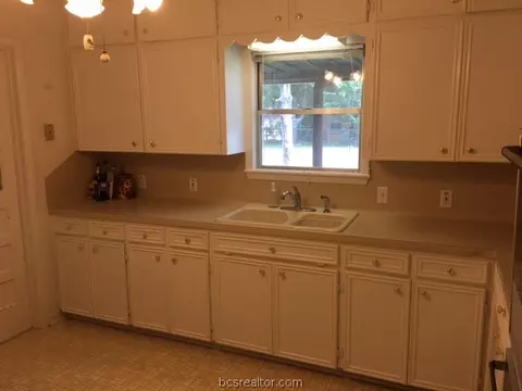 3907 Windowmere St, Bryan, TX 77802 photo 3
