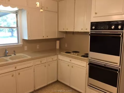 3907 Windowmere St, Bryan, TX 77802 photo 4