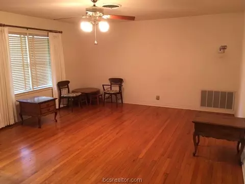 3907 Windowmere St, Bryan, TX 77802 photo 2
