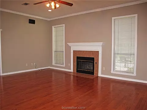 3909 Brighton Dr, Bryan, TX 77802 photo 9