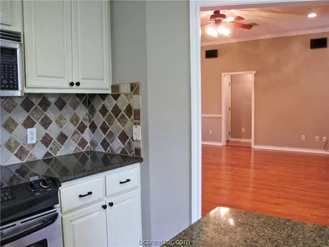 3909 Brighton Dr, Bryan, TX 77802 photo 13