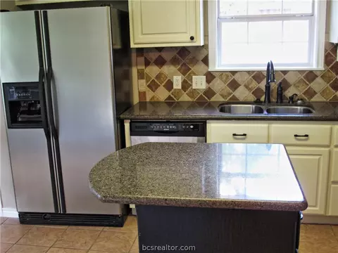 3909 Brighton Dr, Bryan, TX 77802 photo 14