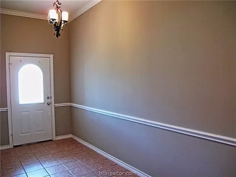 3909 Brighton Dr, Bryan, TX 77802 photo 3