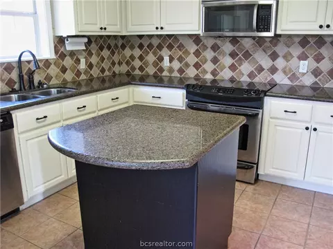 3909 Brighton Dr, Bryan, TX 77802 photo 11