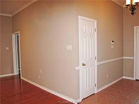 3909 Brighton Dr, Bryan, TX 77802 photo 5