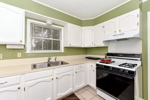 722 Garden Acres Blvd, Bryan, TX 77802 photo 4