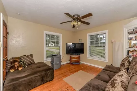722 Garden Acres Blvd, Bryan, TX 77802 photo 5