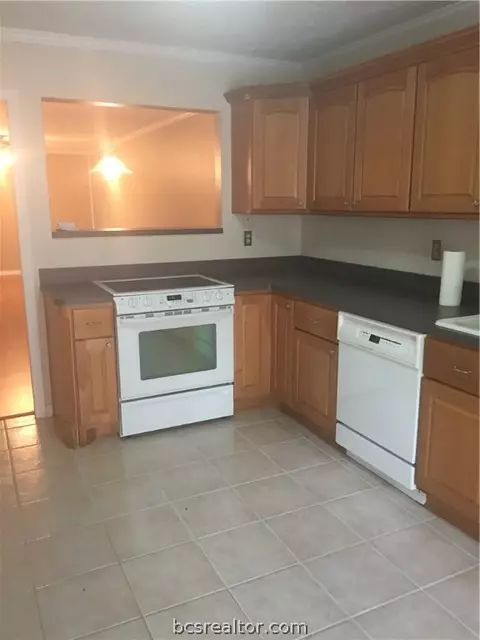 3923 Old Oaks Drive 17, Bryan, TX 77802 photo 10