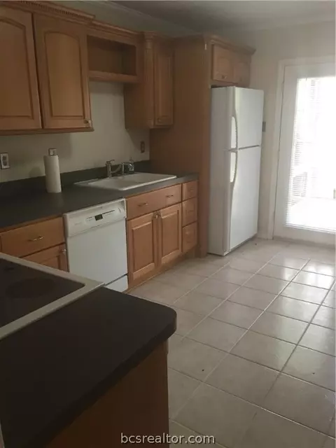3923 Old Oaks Drive 17, Bryan, TX 77802 photo 8