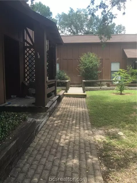 3923 Old Oaks Drive 17, Bryan, TX 77802 photo 5