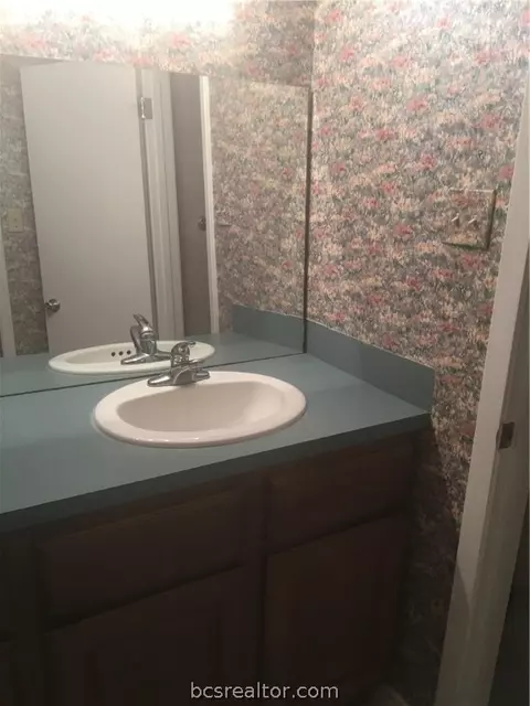 3923 Old Oaks Drive 17, Bryan, TX 77802 photo 18