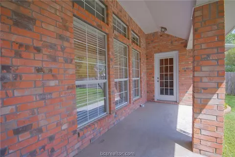 4700 Winchester Dr, Bryan, TX 77802 photo 4