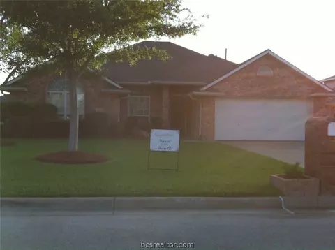 4700 Winchester Dr, Bryan, TX 77802 photo 2