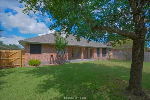 4700 Winchester Dr, Bryan, TX 77802 photo 3
