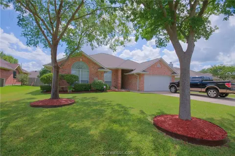 4700 Winchester Dr, Bryan, TX 77802 photo 1