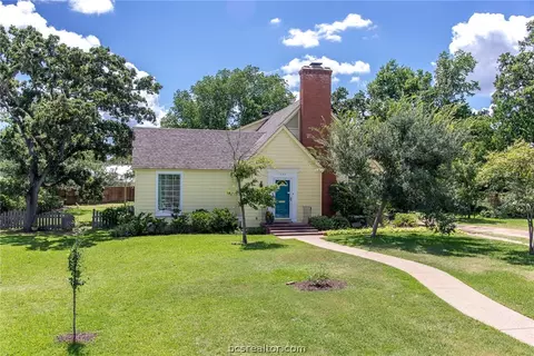 502 Brookside Dr E, Bryan, TX 77801 photo 1