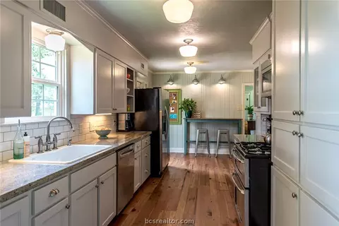 502 Brookside Dr E, Bryan, TX 77801 photo 10