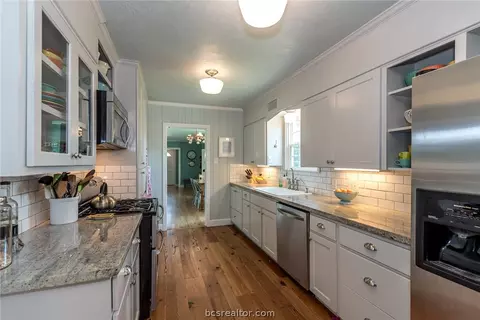 502 Brookside Dr E, Bryan, TX 77801 photo 9