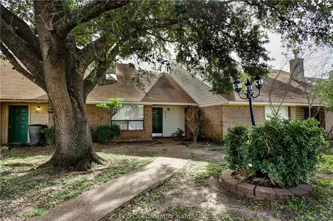 913 Navidad St, Bryan, TX 77801 photo 1
