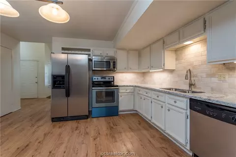 913 Navidad St, Bryan, TX 77801 photo 6