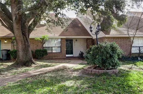 913 Navidad St, Bryan, TX 77801 photo 2