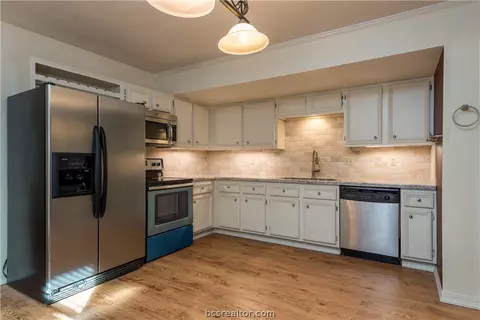 913 Navidad St, Bryan, TX 77801 photo 3
