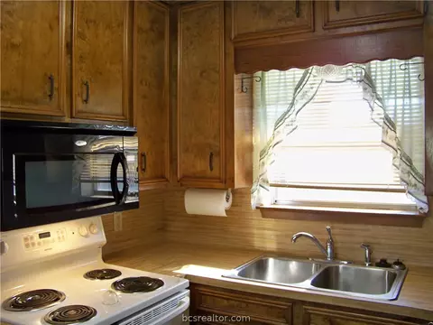 4308 Meadowbrook, Bryan, TX 77802 photo 5