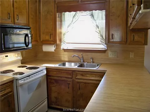 4308 Meadowbrook, Bryan, TX 77802 photo 4