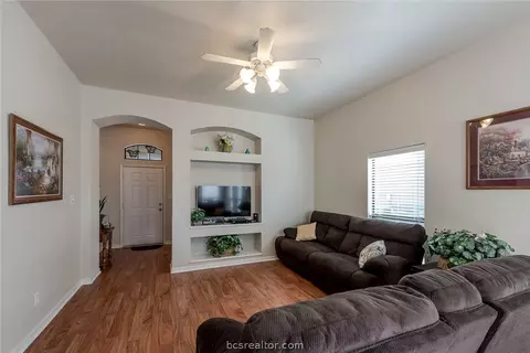 2013 Mountain Wind Loop, Bryan, TX 77807 photo 3