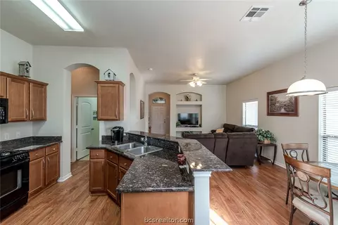 2013 Mountain Wind Loop, Bryan, TX 77807 photo 2