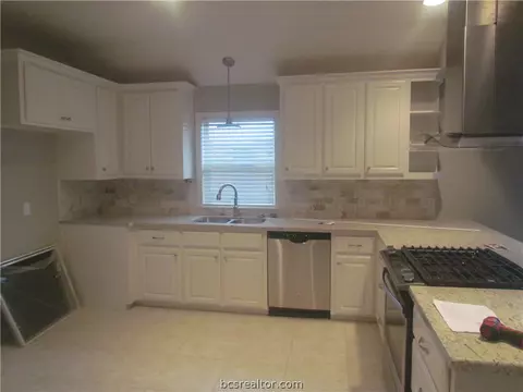1201 Bennett St, Bryan, TX 77801 photo 4