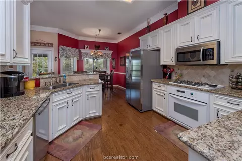 3928 Park Hurst, Bryan, TX 77802 photo 11