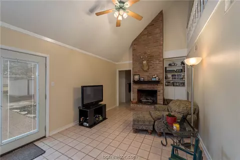 2910 Camelot Dr, Bryan, TX 77802 photo 7