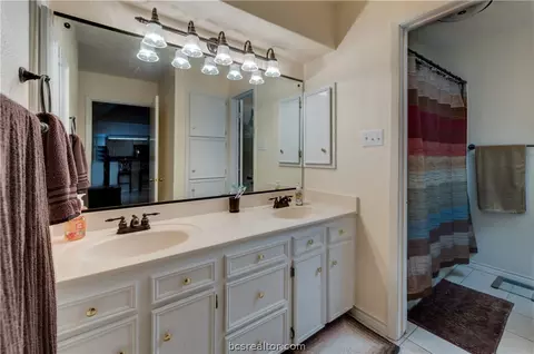 2910 Camelot Dr, Bryan, TX 77802 photo 10