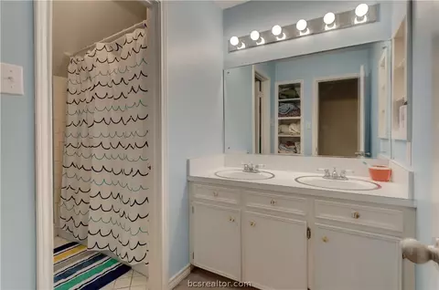 2910 Camelot Dr, Bryan, TX 77802 photo 14