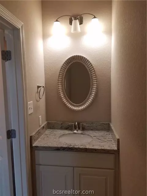 3072 Archer Cir, Bryan, TX 77808 photo 4