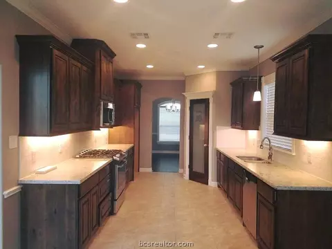 3072 Archer Cir, Bryan, TX 77808 photo 2